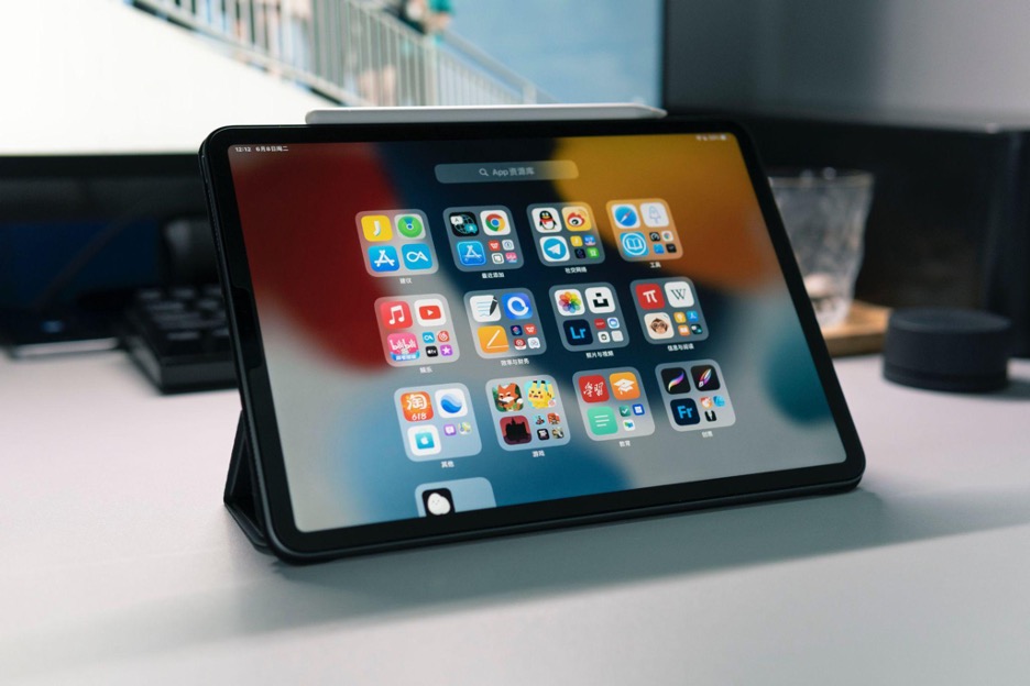 Best 8 Inch Tablet for Work and Play (Buying Guide)